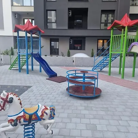 Blue Sky - Free Garage Apartment