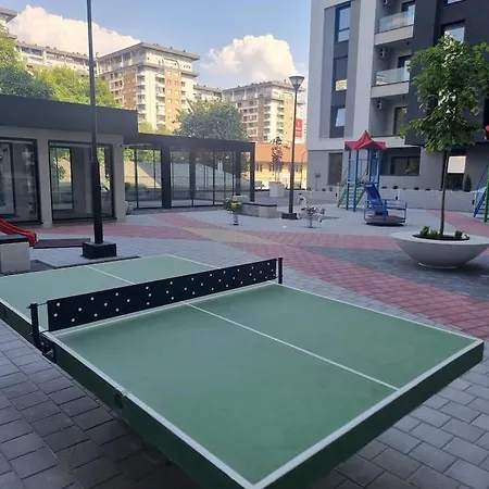 Blue Sky - Free Garage Apartment *