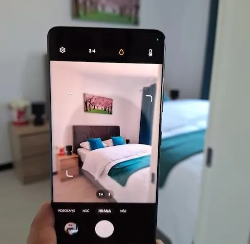 Blue Sky - Free Garage Apartment