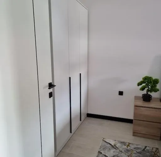 Blue Sky - Free Garage