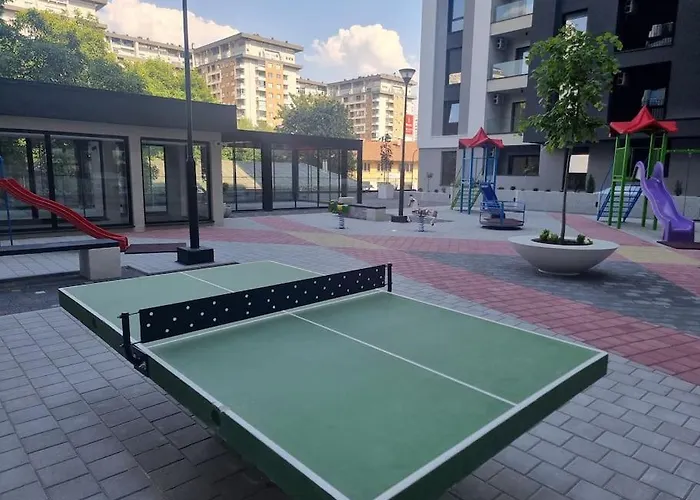 Blue Sky - Free Garage Apartment *